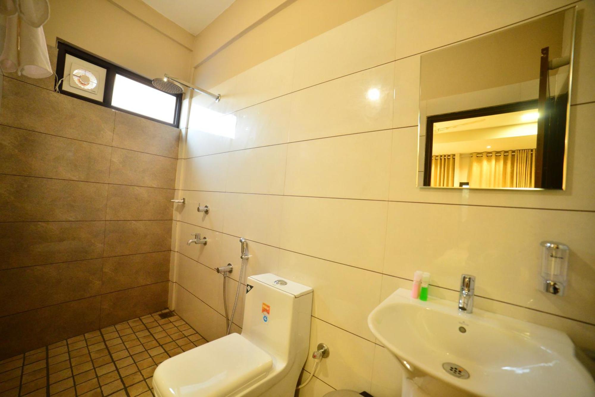 Hotel Priya Kottakkal Exterior foto